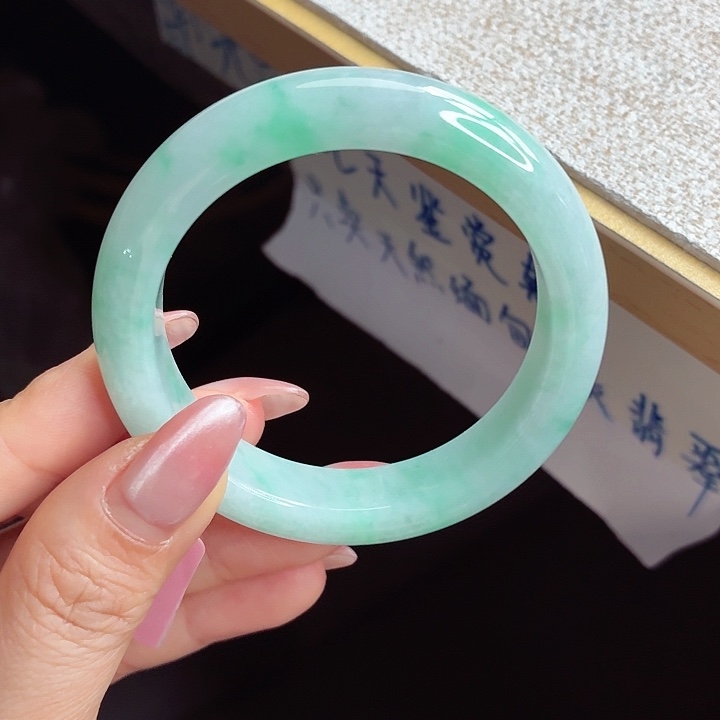 翡翠未镶嵌手镯手镯