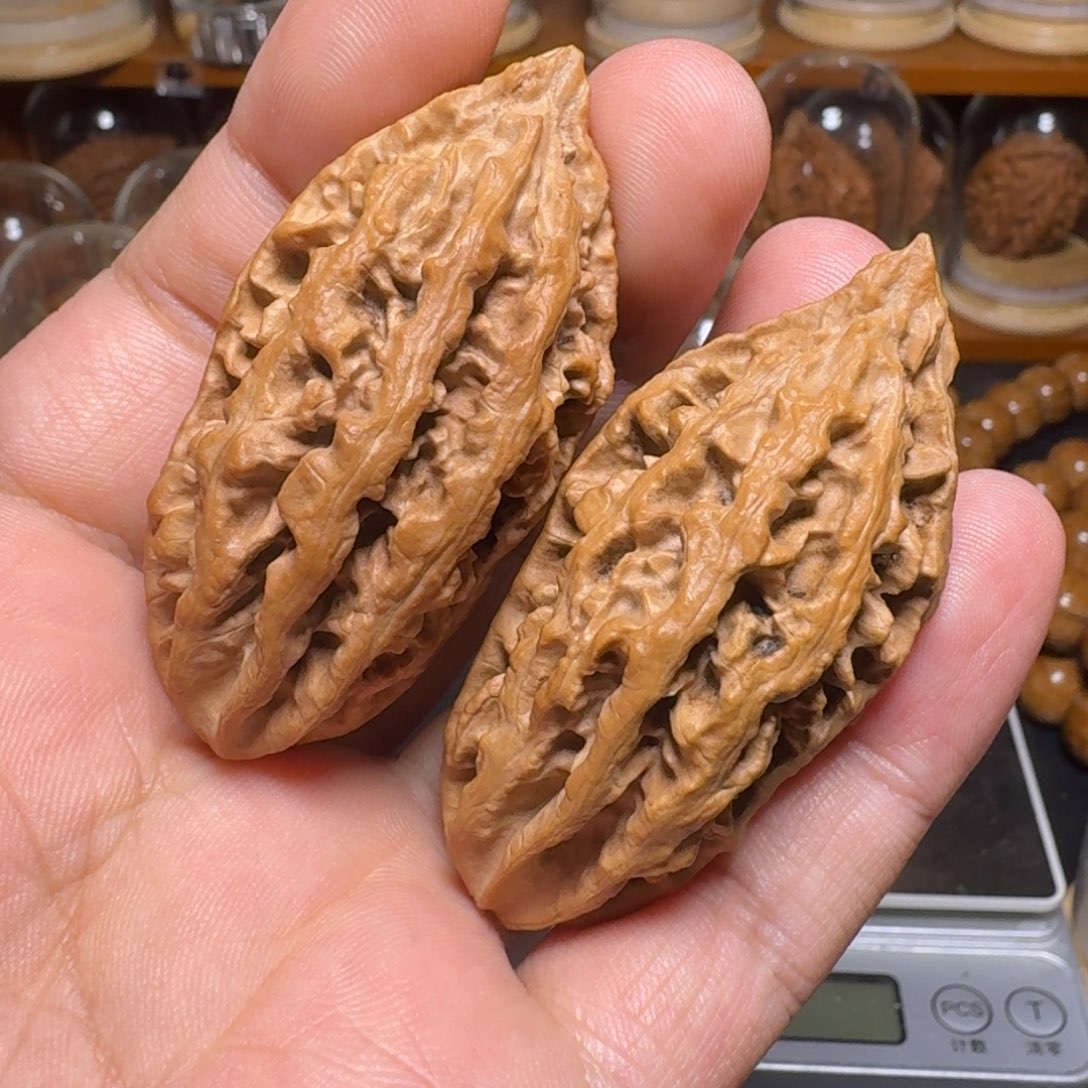 文玩核桃把件老树龙纹柳叶