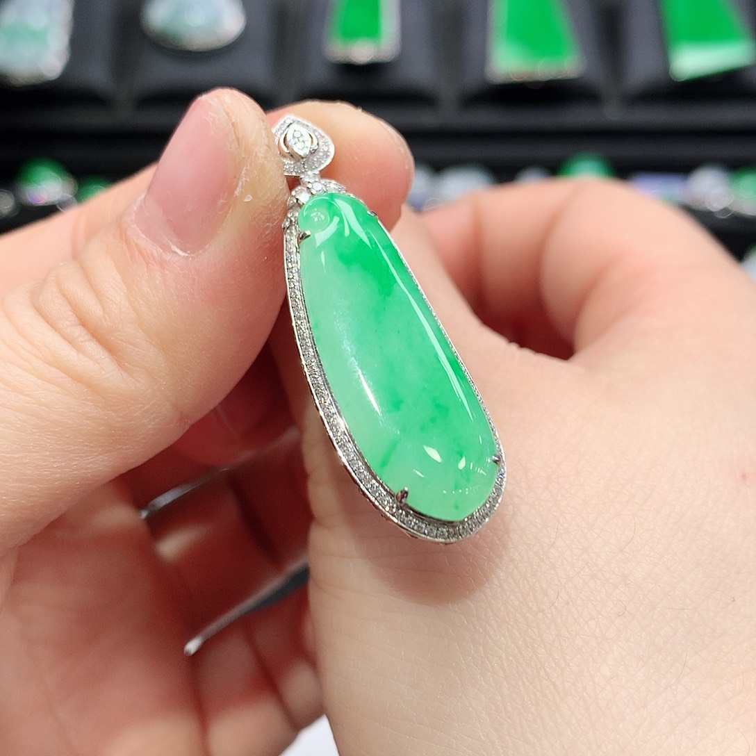 翡翠颈饰18K金镶嵌福瓜