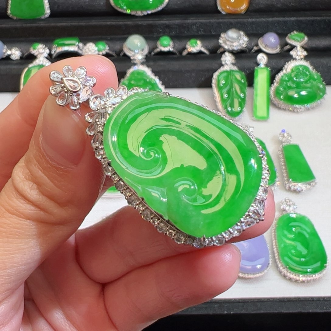 翡翠吊坠(不含链)18K金镶嵌