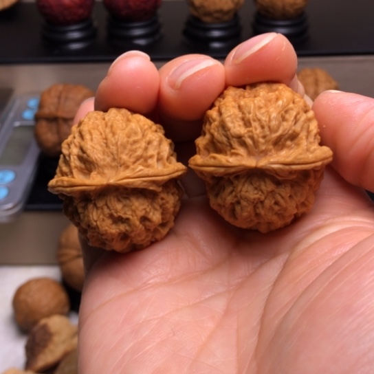 文玩核桃把件火焰纹绣球38