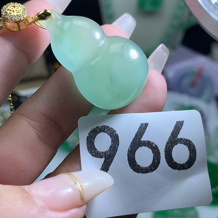 翡翠未镶嵌吊坠(赠链)翡翠