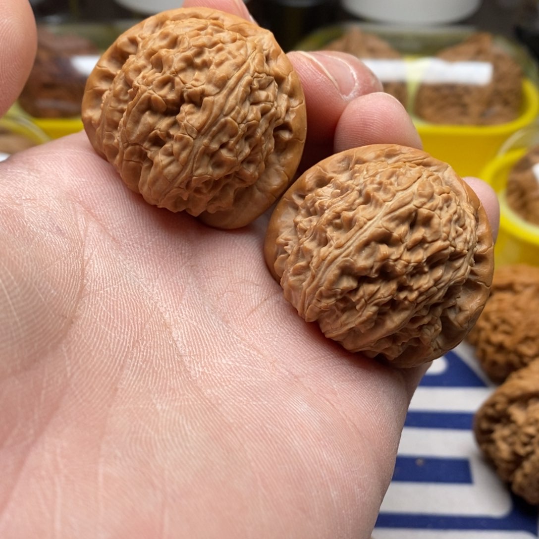 核桃把件3.9cm白狮子的