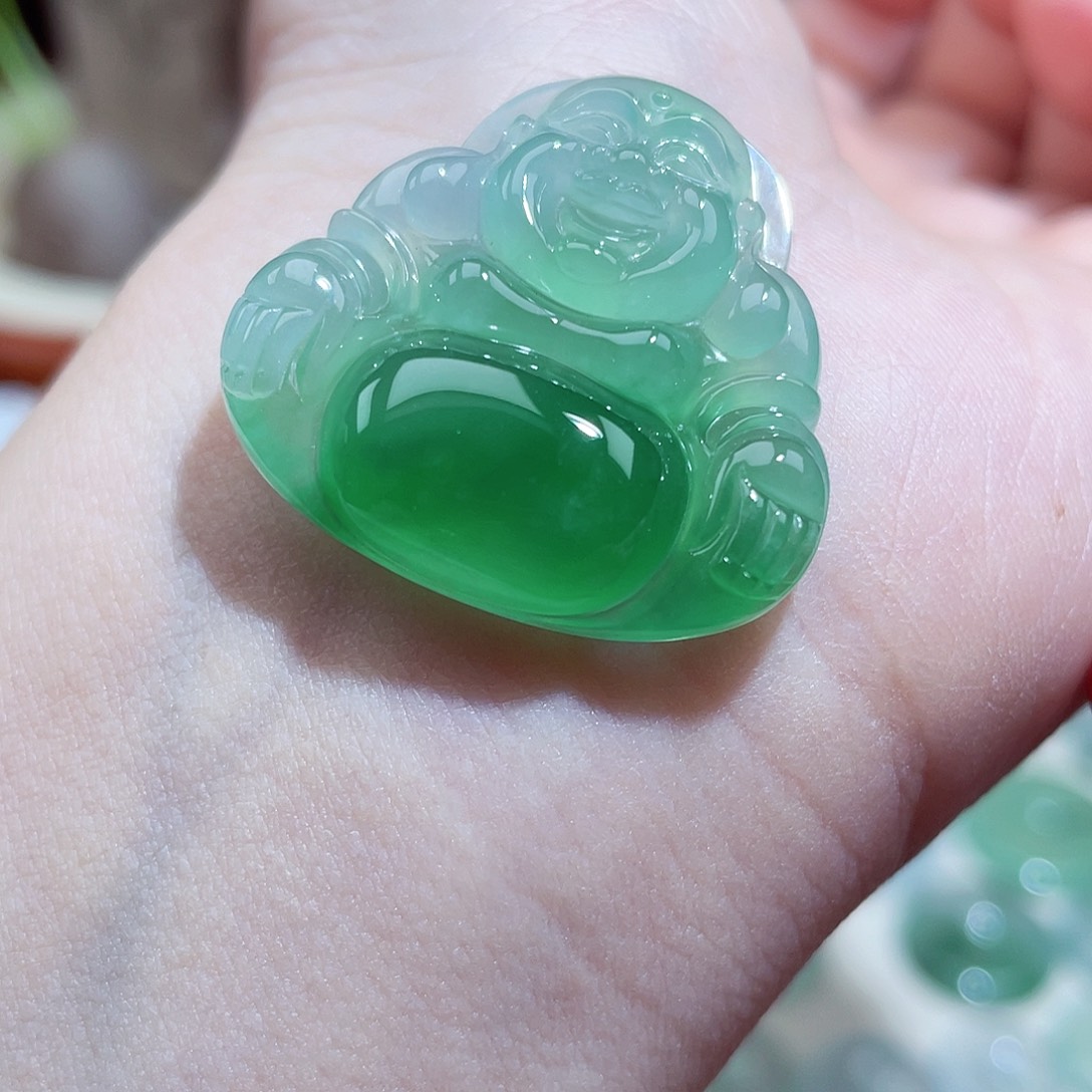 翡翠颈饰未镶嵌佛公