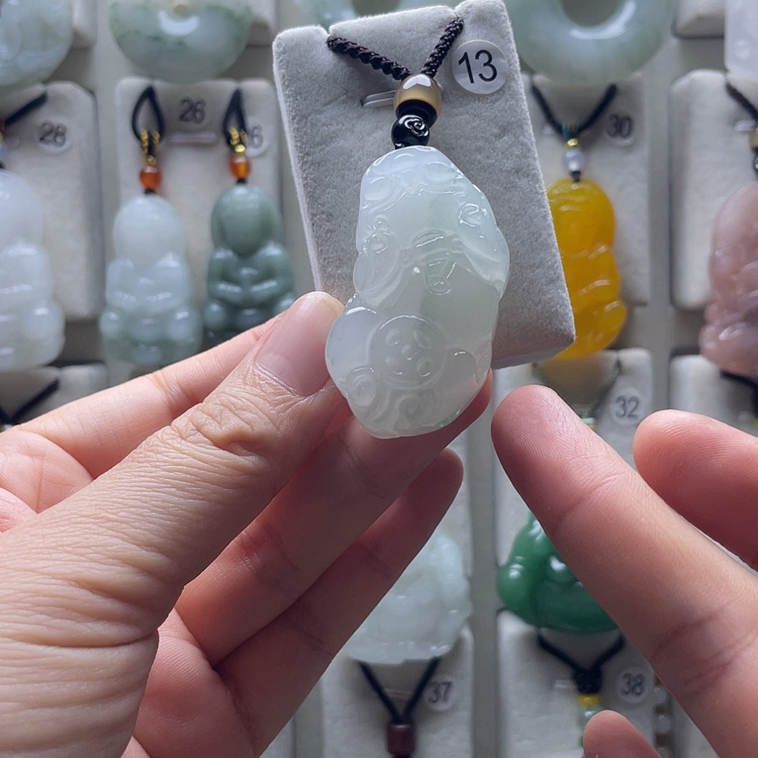 石英质玉未镶嵌颈饰