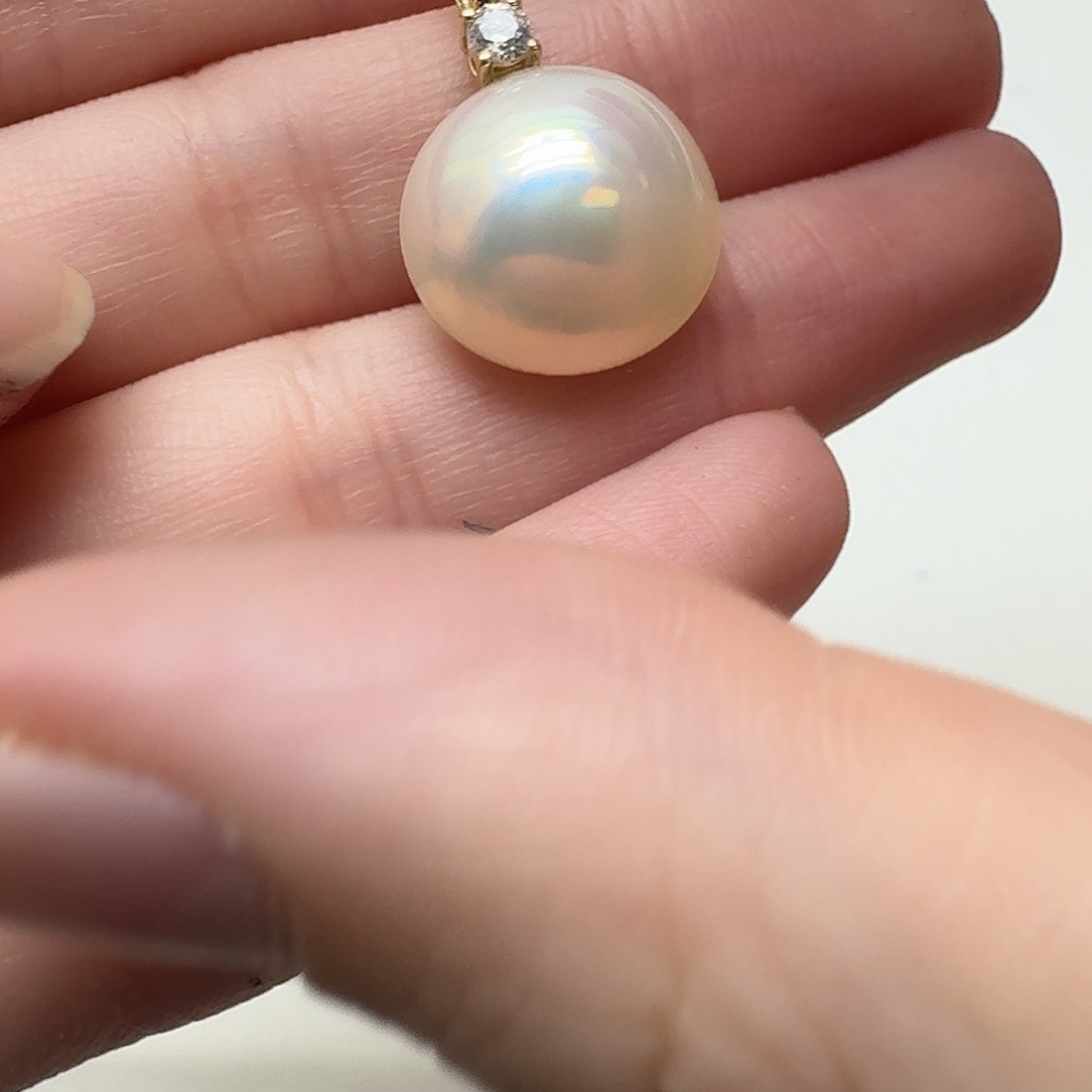 拼合珍珠（马贝珠）颈饰18K金镶嵌