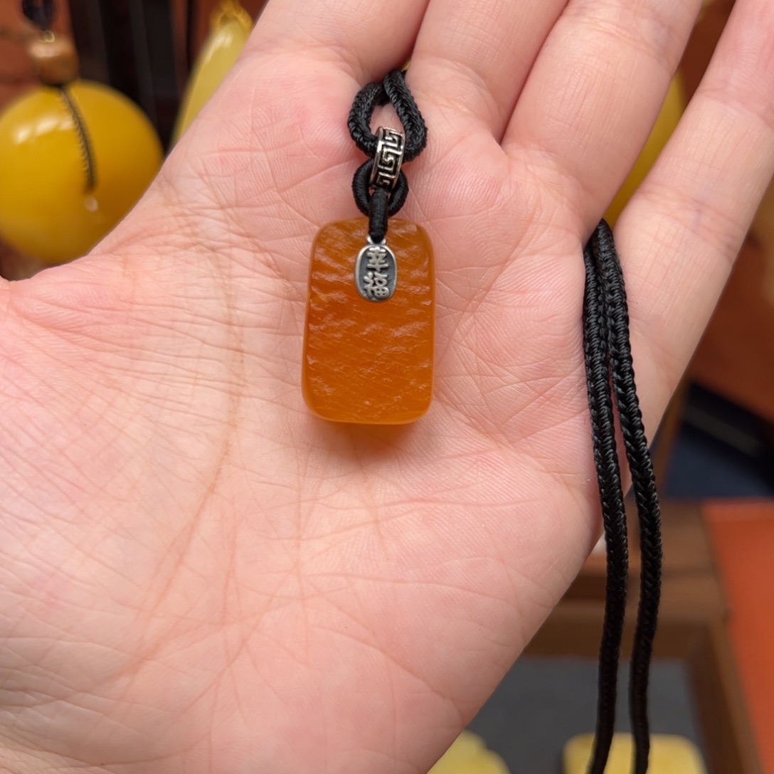 蜜蜡未镶嵌吊坠(赠链)