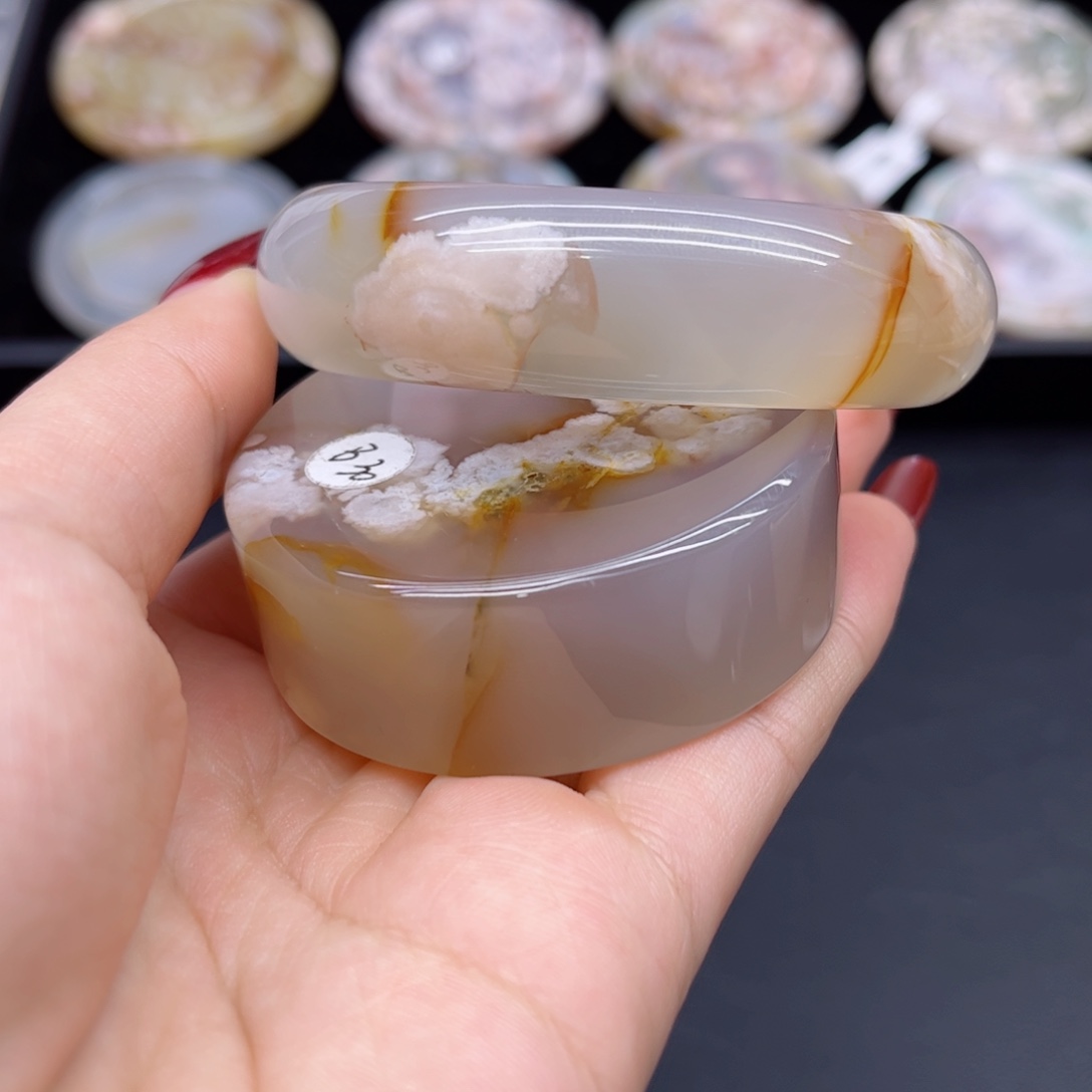玛瑙/玉髓手镯未镶嵌57