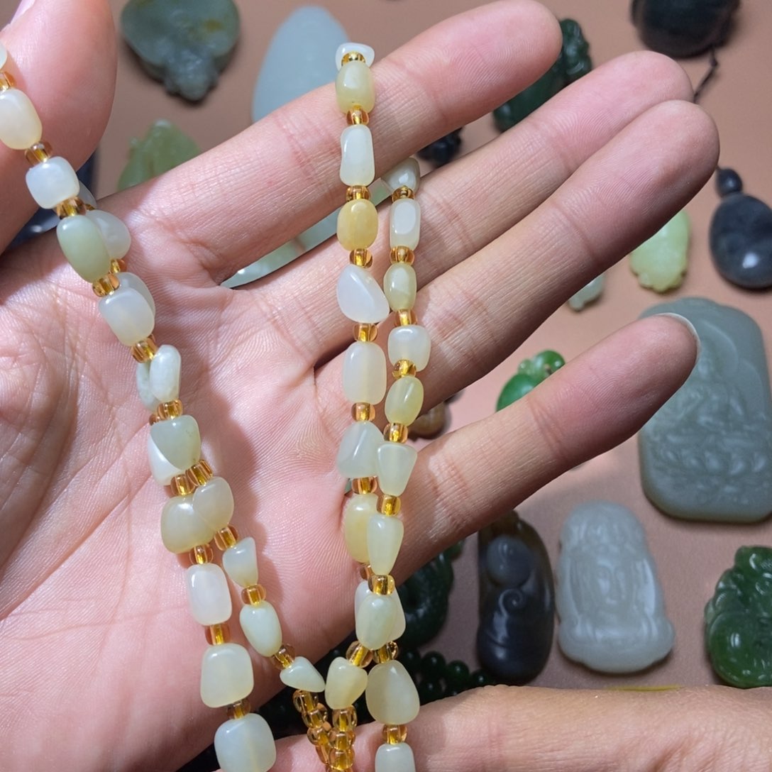 和田玉颈饰未镶嵌