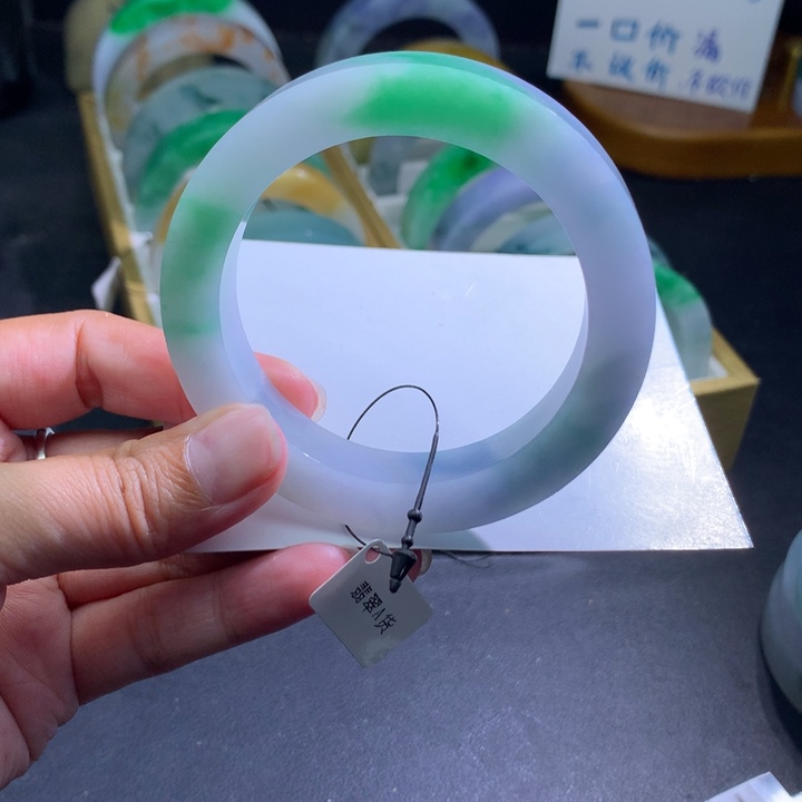 定制翡翠未镶嵌翡翠手镯