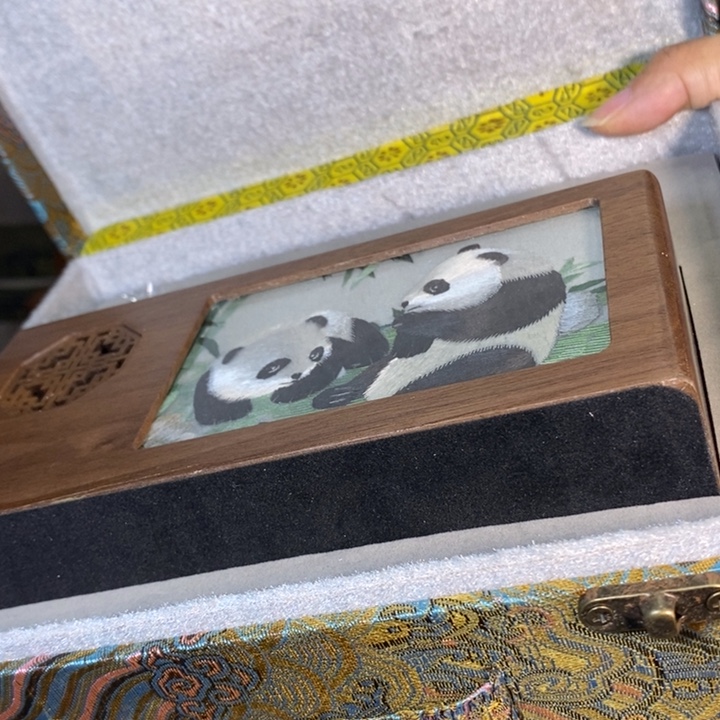 芒***枝刺绣苏州手工制作