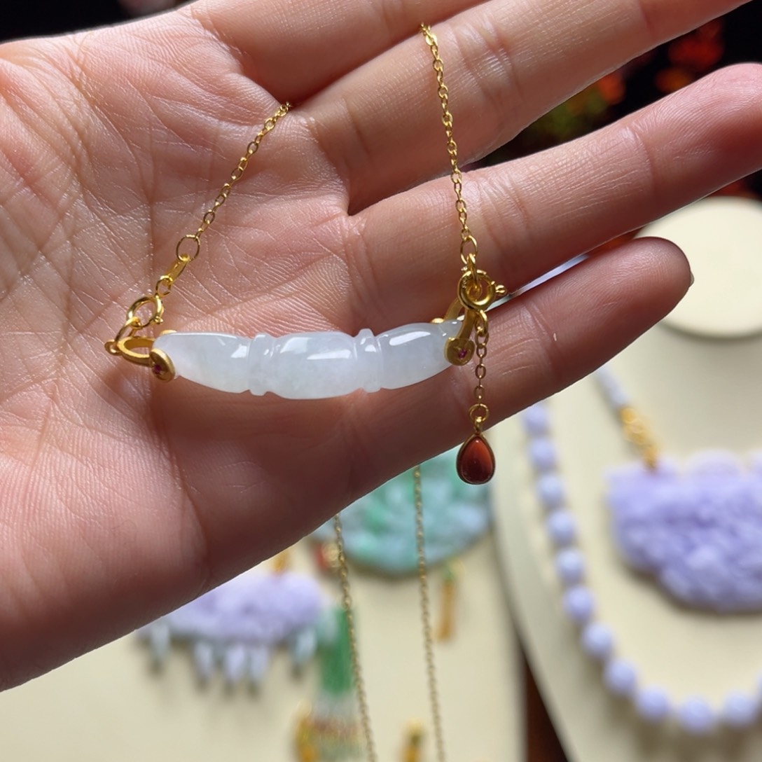 翡翠颈饰银S925镶嵌天然翡翠