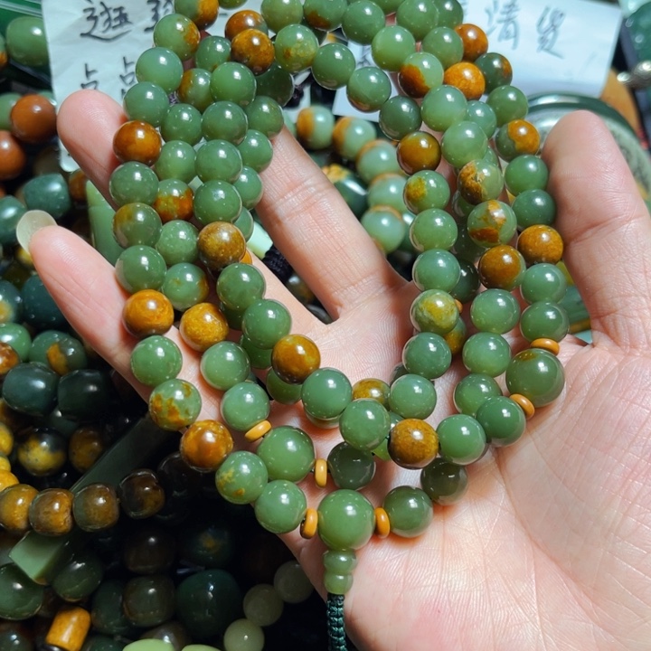 岫岩河磨玉（透闪石质玉）颈饰未镶嵌