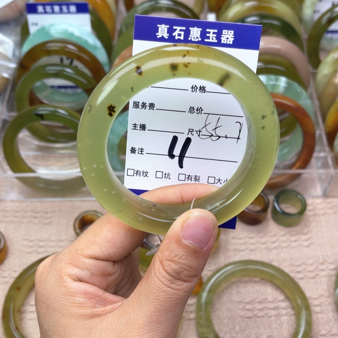 蛇纹石玉手镯未镶嵌
