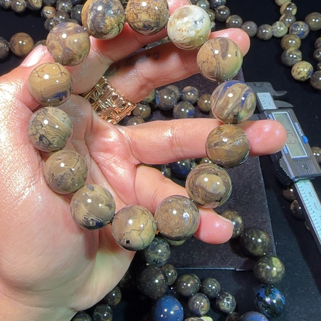 琥珀未镶嵌裸石琥珀