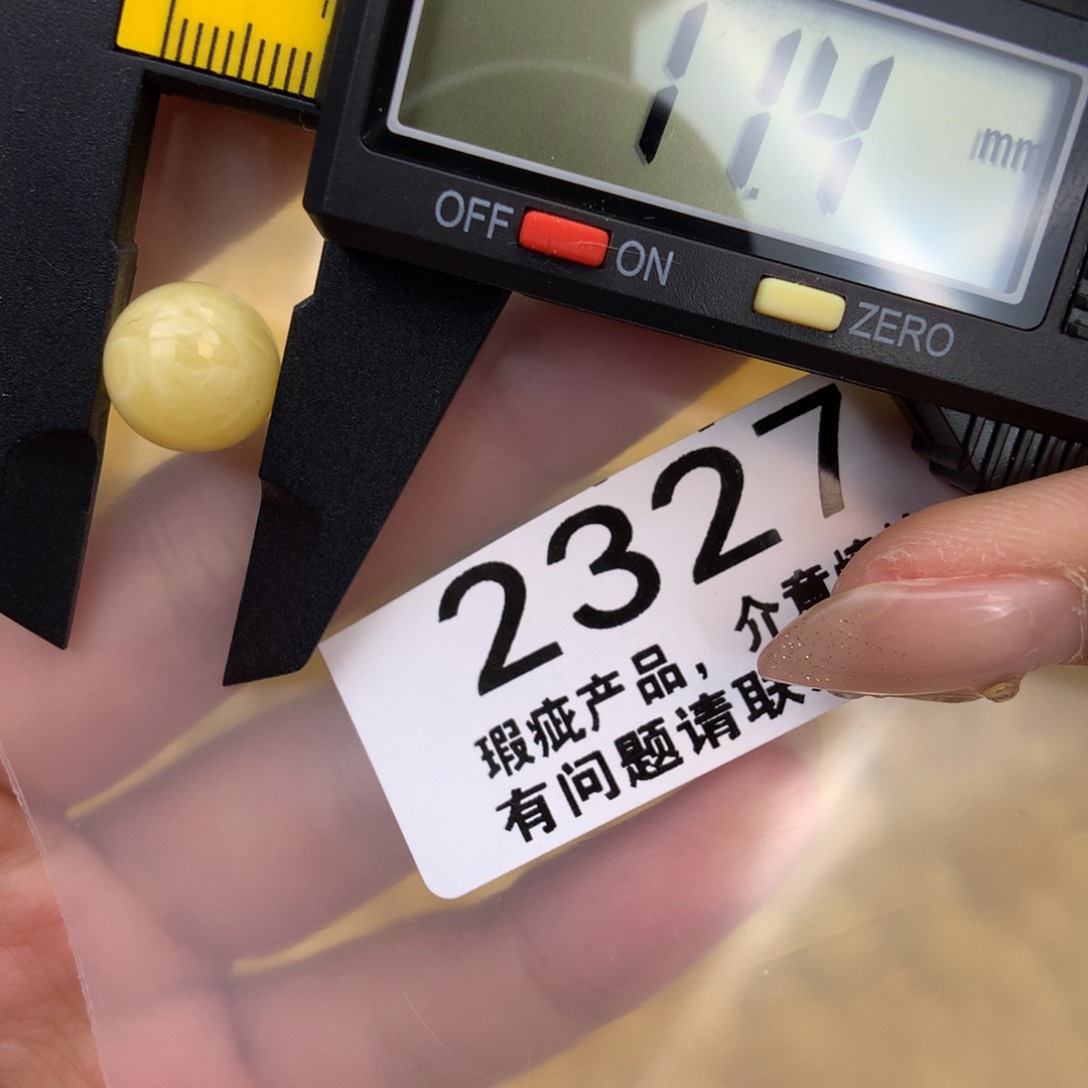 未镶嵌琥珀珠宝奇石