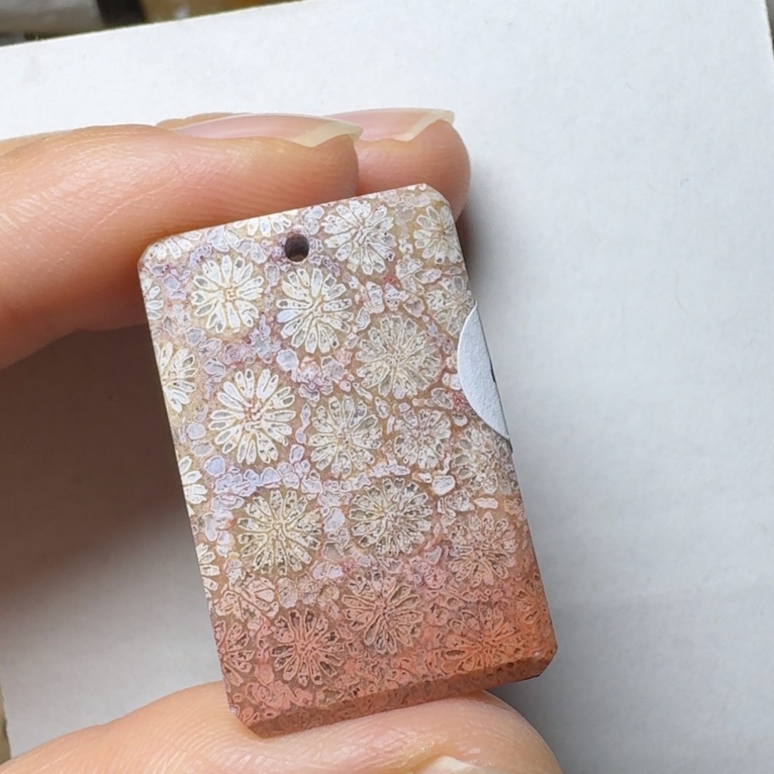 硅化玉紫红满花，可盘未镶嵌