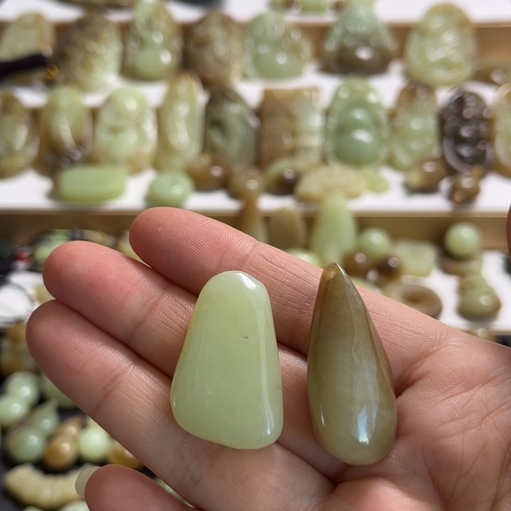 和田玉挂件未镶嵌放漏原石