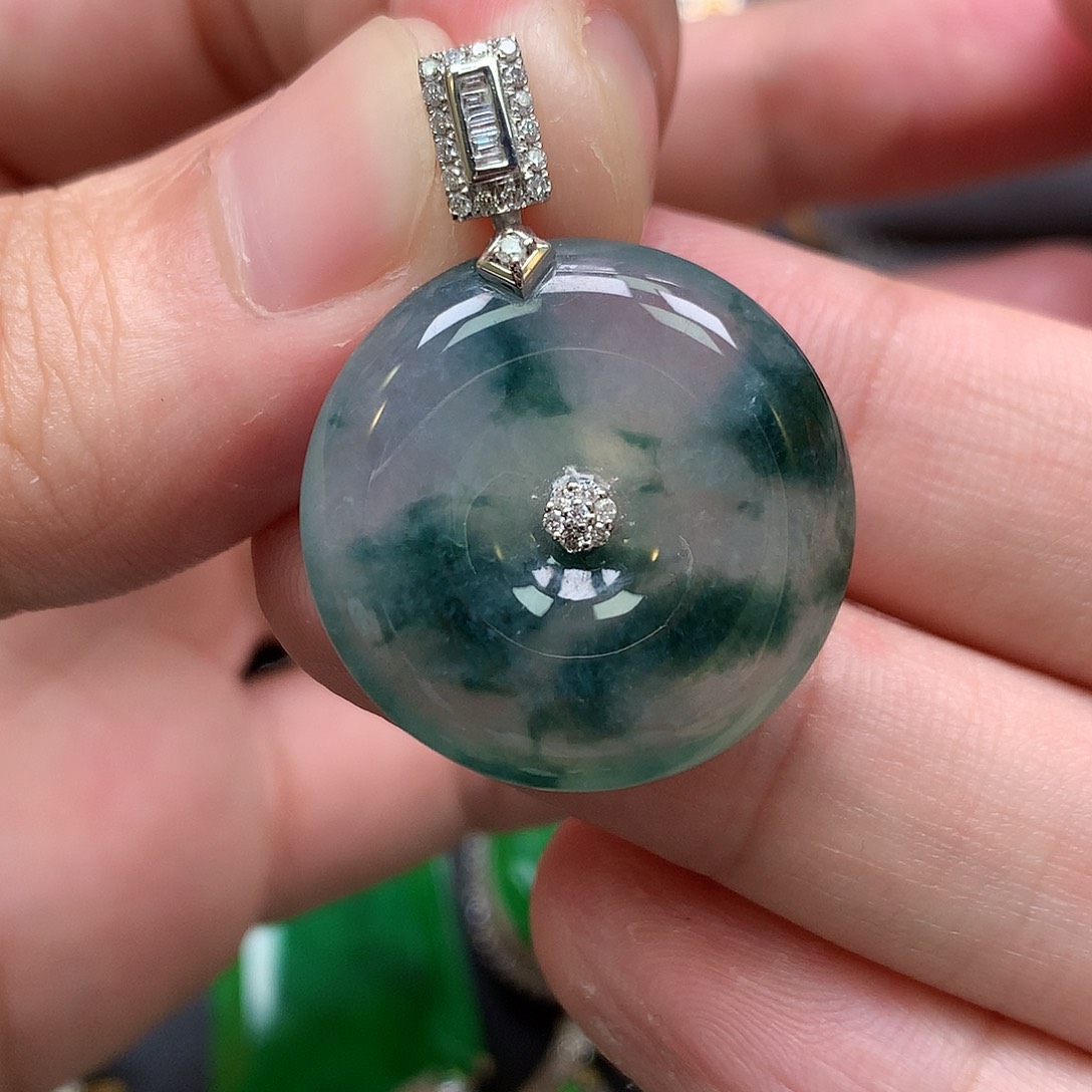 翡翠18K金镶嵌颈饰