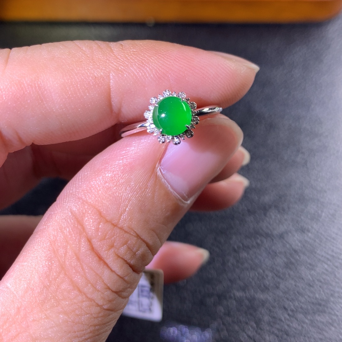 翡翠18K金镶嵌戒指翡翠