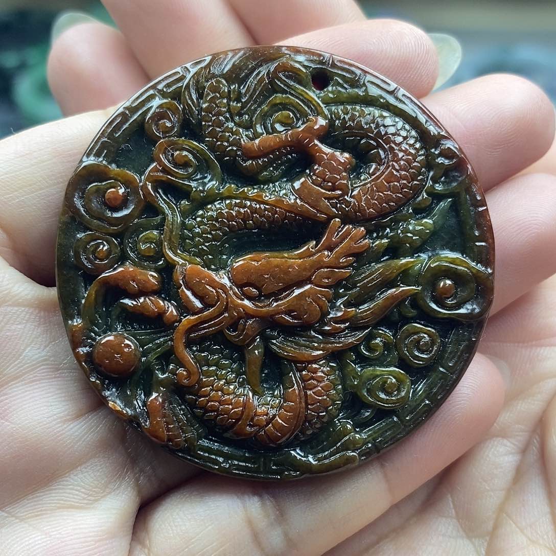 翡翠未镶嵌颈饰牌子