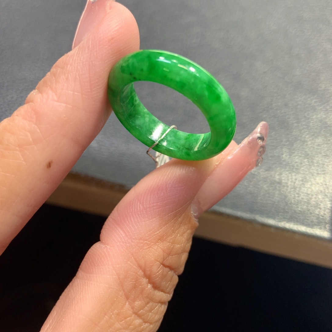 翡翠戒指未镶嵌翡翠
