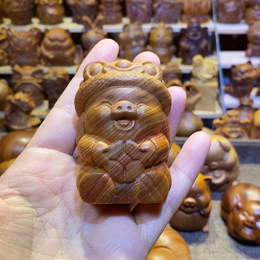 财***贝木崖柏木雕手把件