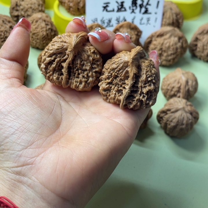 福***泽手把件雕刻核桃座山雕