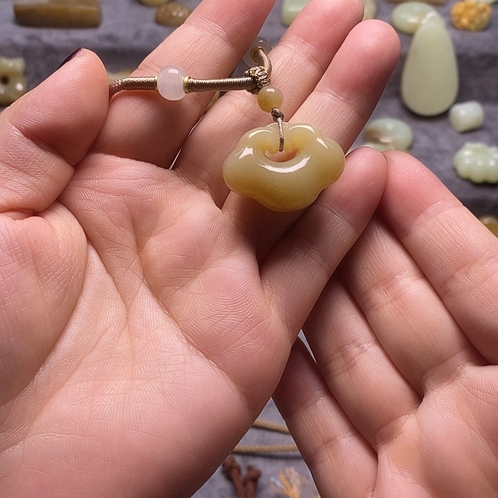 和田玉（糖玉）未镶嵌颈饰