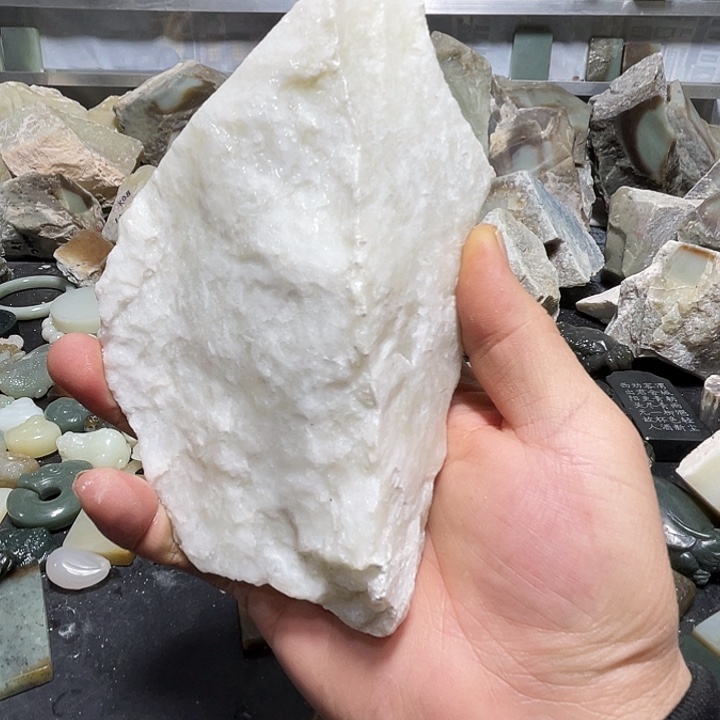 和田玉（糖玉）未镶嵌把件