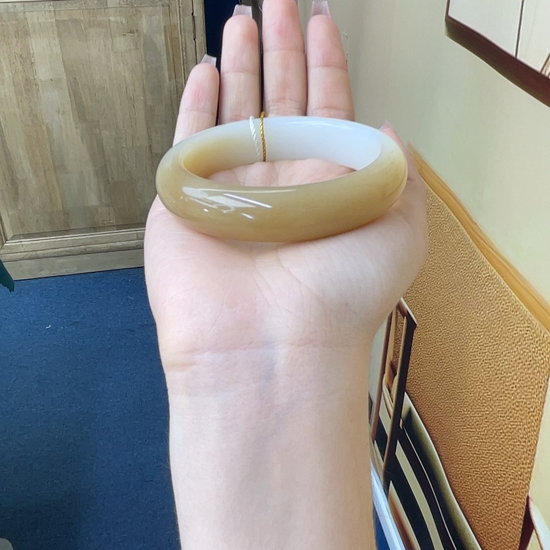 和田玉未镶嵌手镯