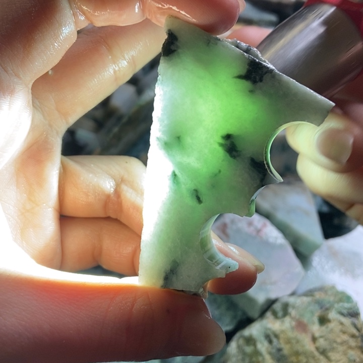 翡翠颈饰未镶嵌天然翡翠