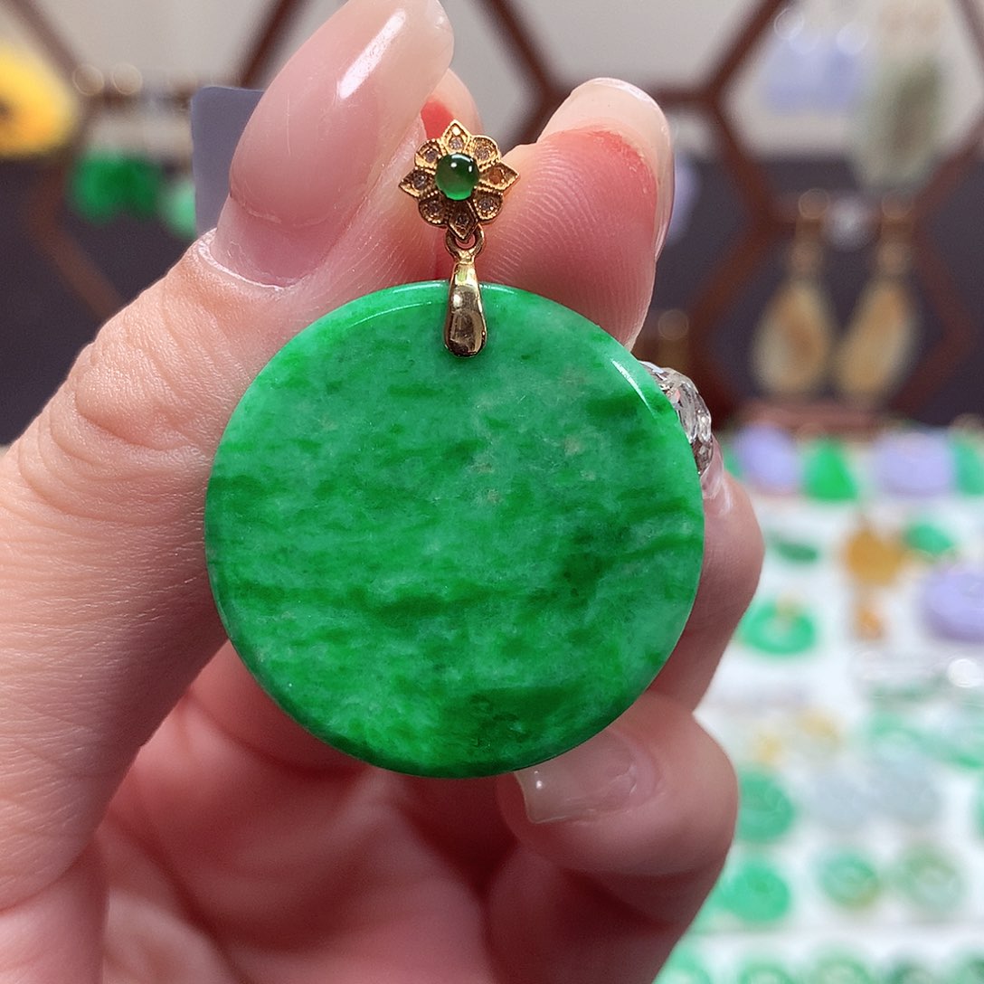 翡翠项链18K金镶嵌天然翡翠