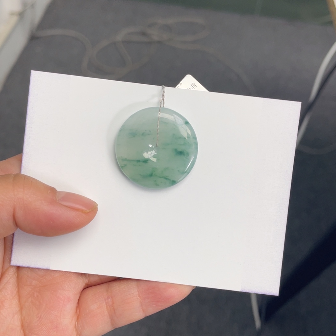 翡翠颈饰未镶嵌平安扣