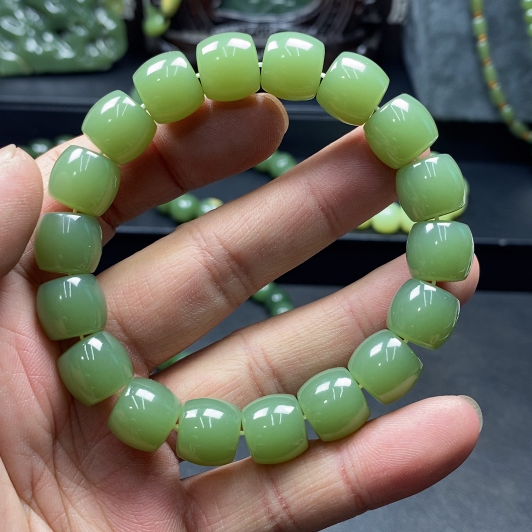 岫岩老玉（透闪石质玉）手链未镶嵌