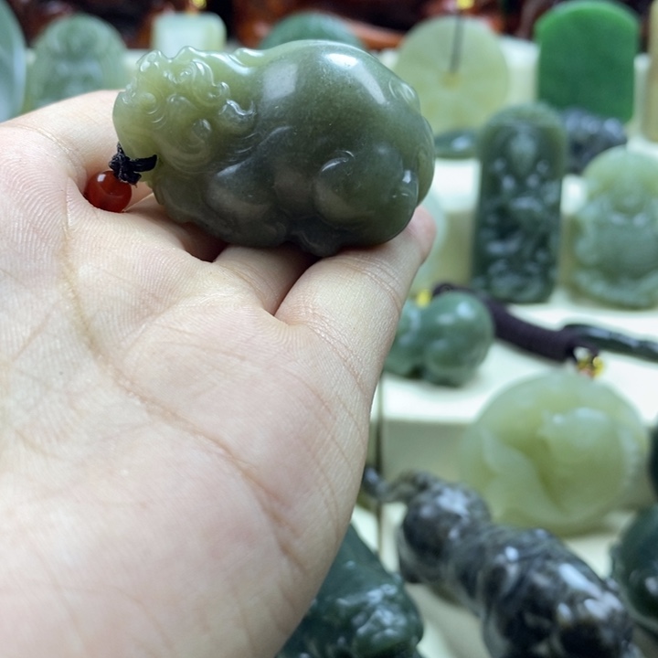 和田玉未镶嵌颈饰