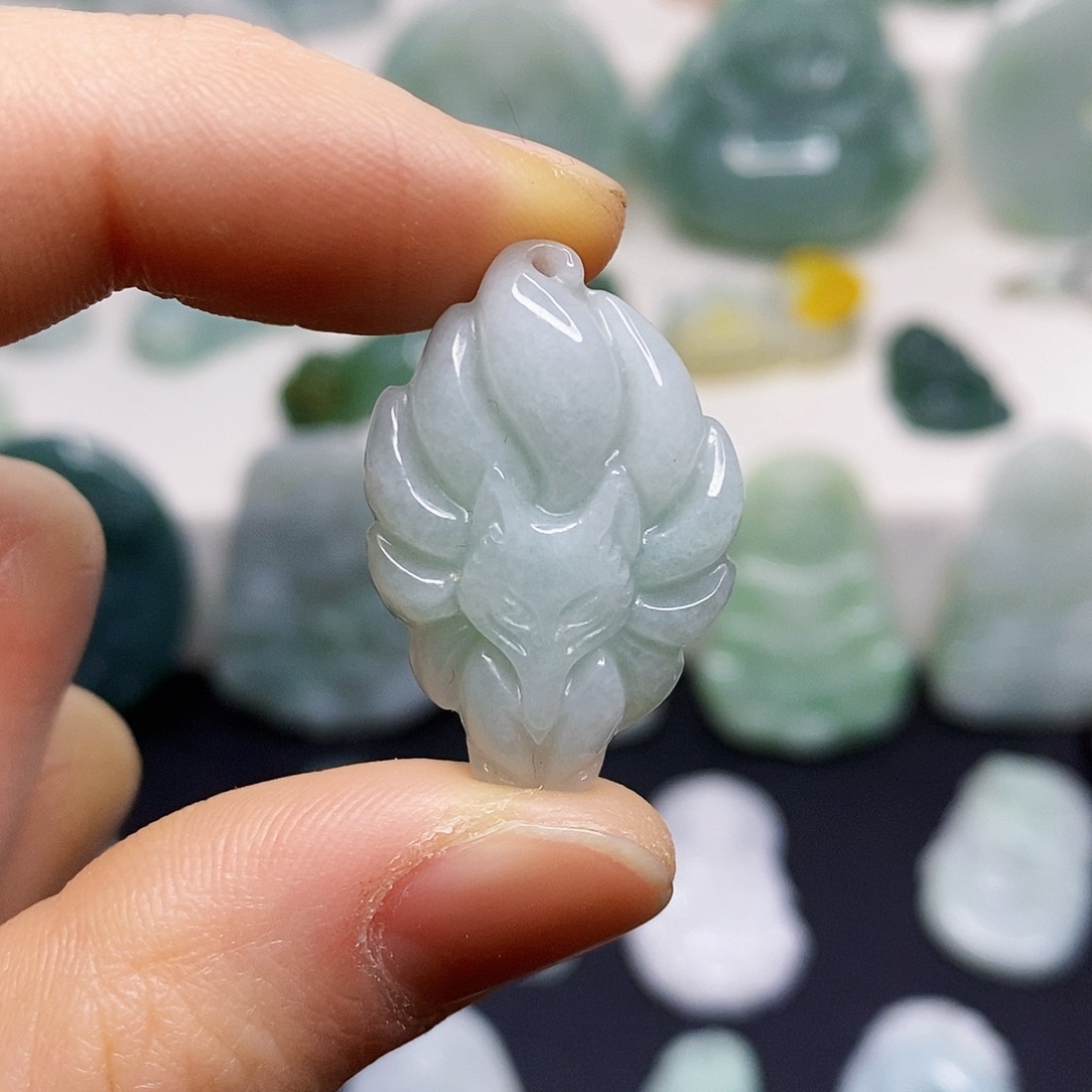 翡翠颈饰未镶嵌吊坠