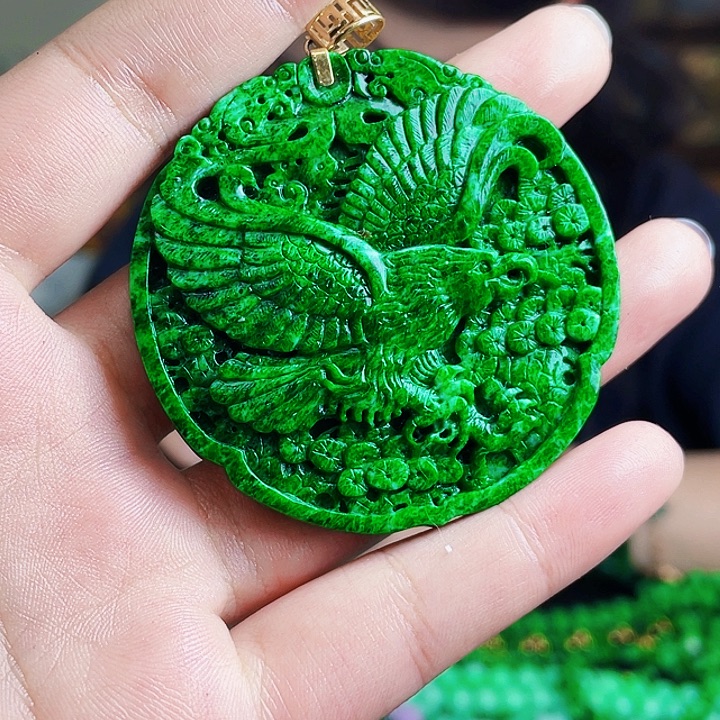 翡翠18K金镶嵌颈饰多样性