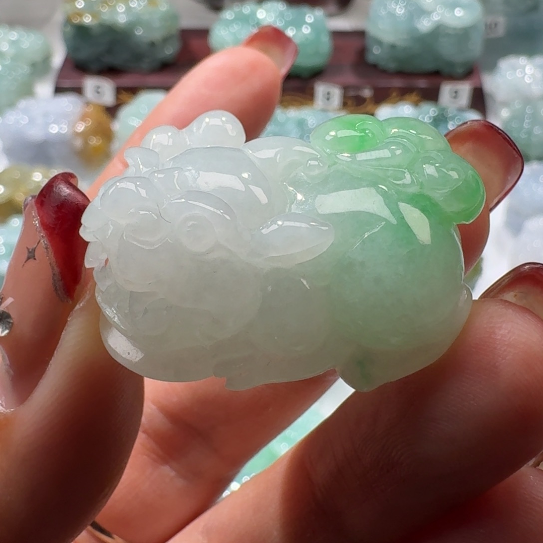 定制翡翠未镶嵌貔貅