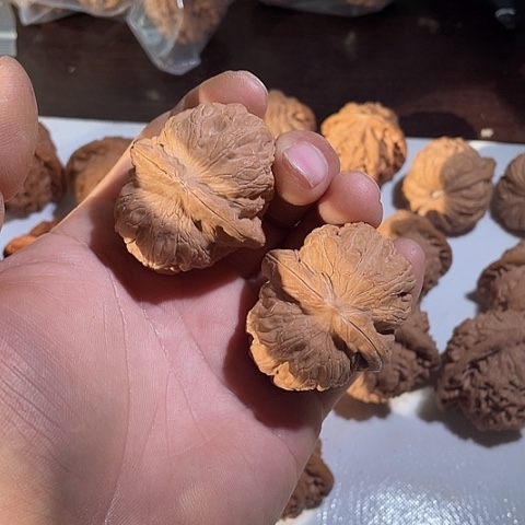 文玩核桃吊坠元宝水尖