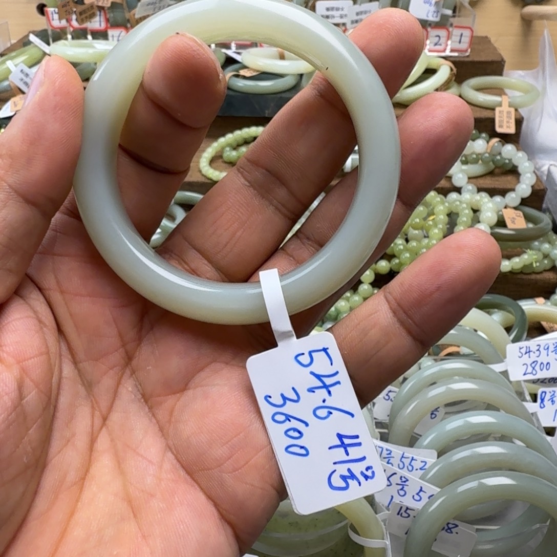 旁***的和田玉未镶嵌手镯