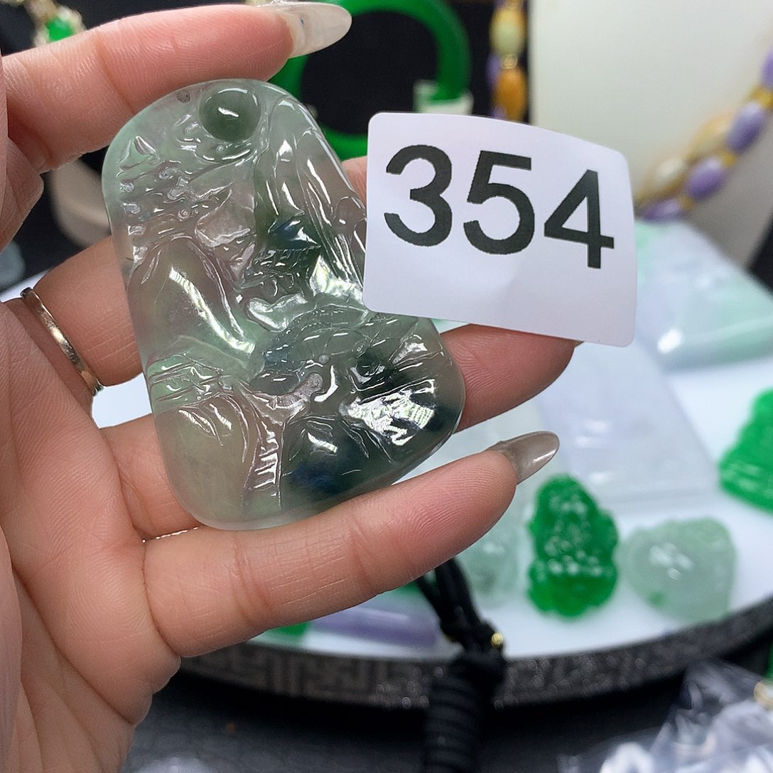 翡翠吊坠(赠链)未镶嵌