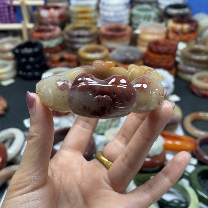 石英质玉手镯未镶嵌