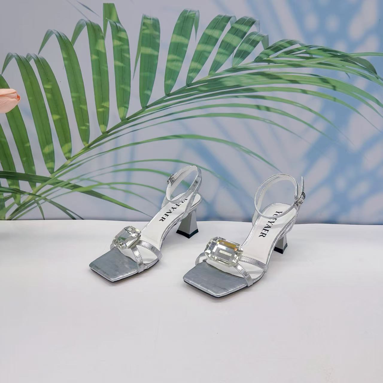 小强家女鞋 芽儿家新款百搭女凉鞋（Y800-27-1）（W34AYG23225-809）