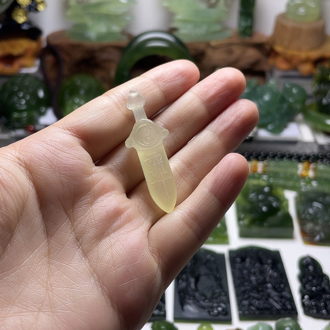 未镶嵌蛇纹石玉颈饰