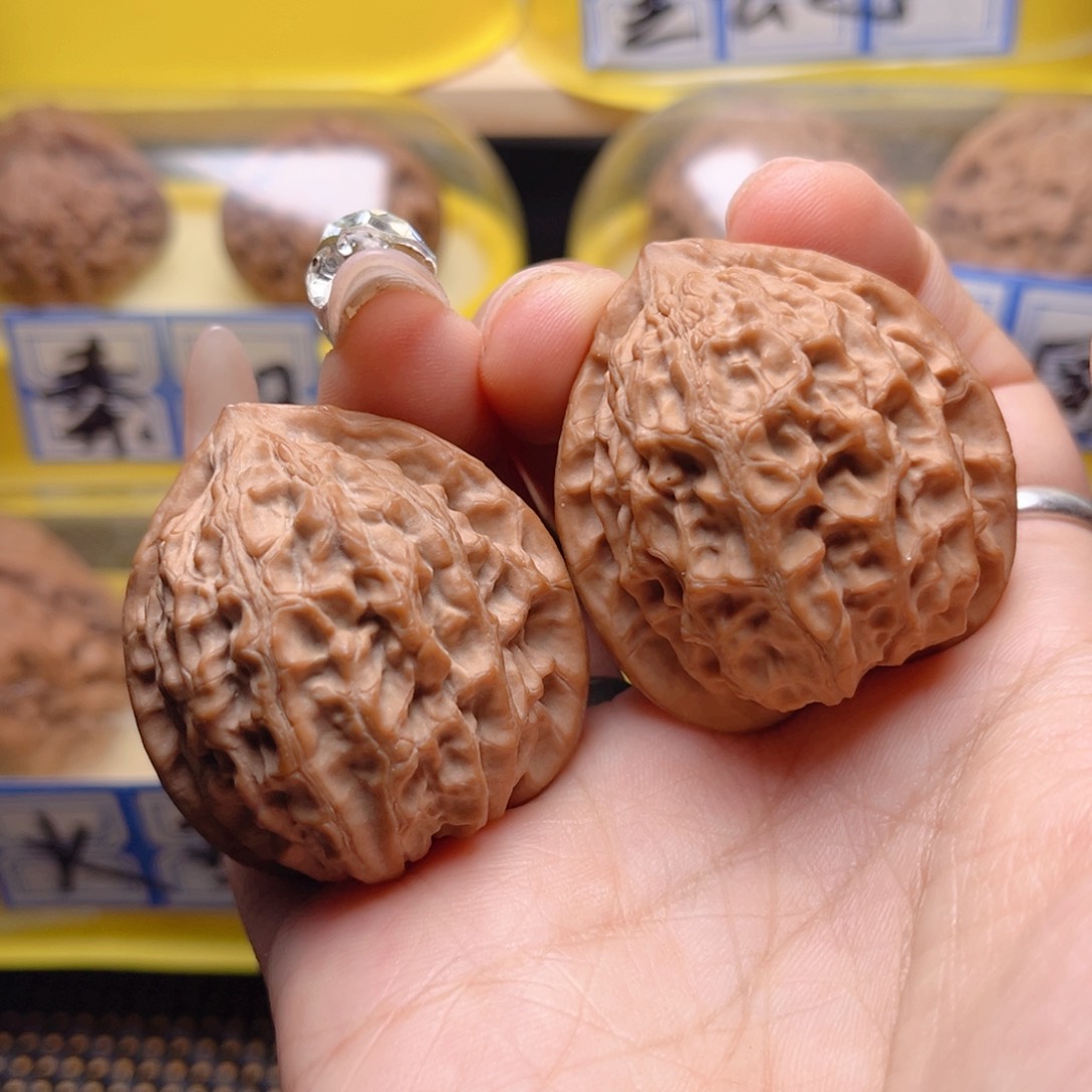 文玩核桃把件金牛