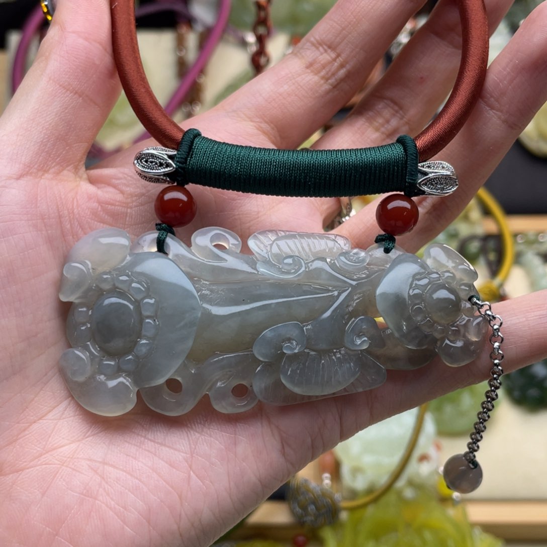 蛇纹石玉颈饰未镶嵌