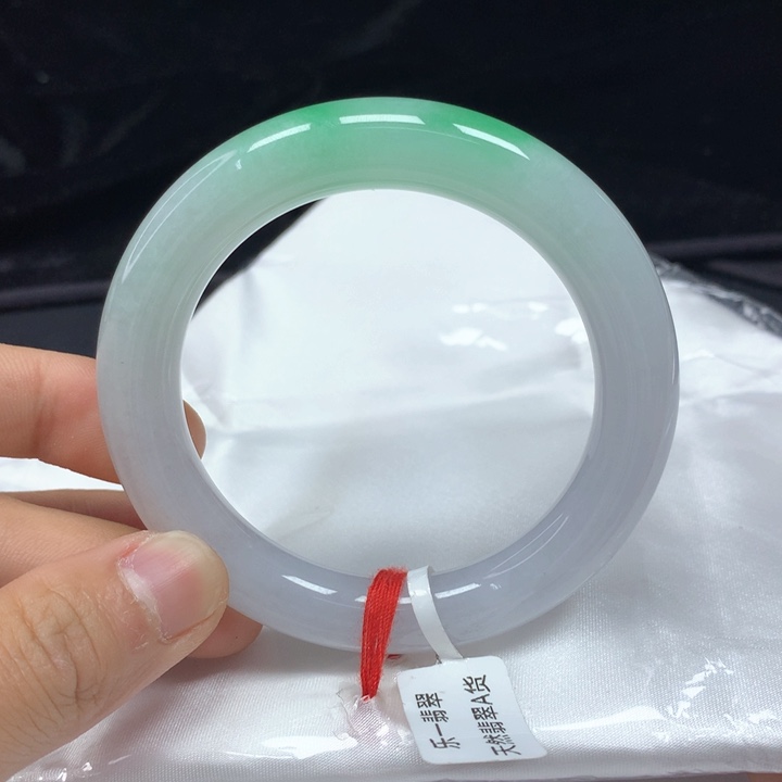 翡翠未镶嵌手镯（圆镯）54.6