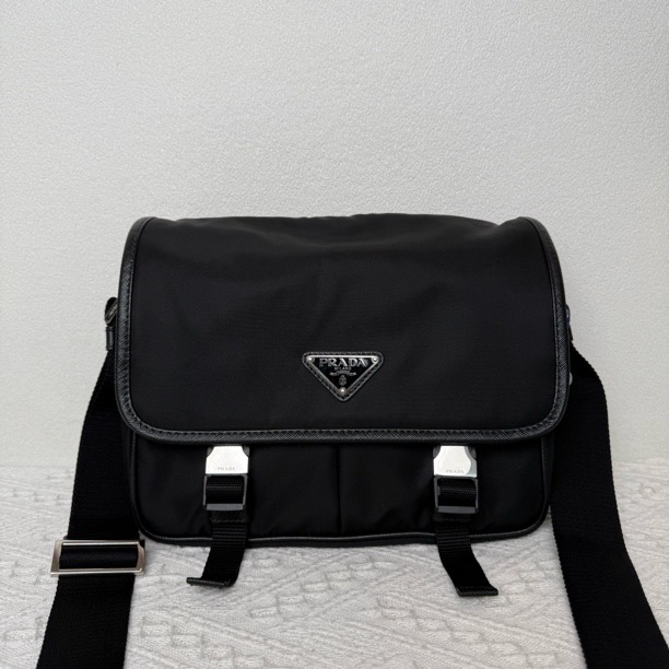 99新 Prada/普拉达 98新6373/男士休闲百搭再生尼龙双扣邮差包