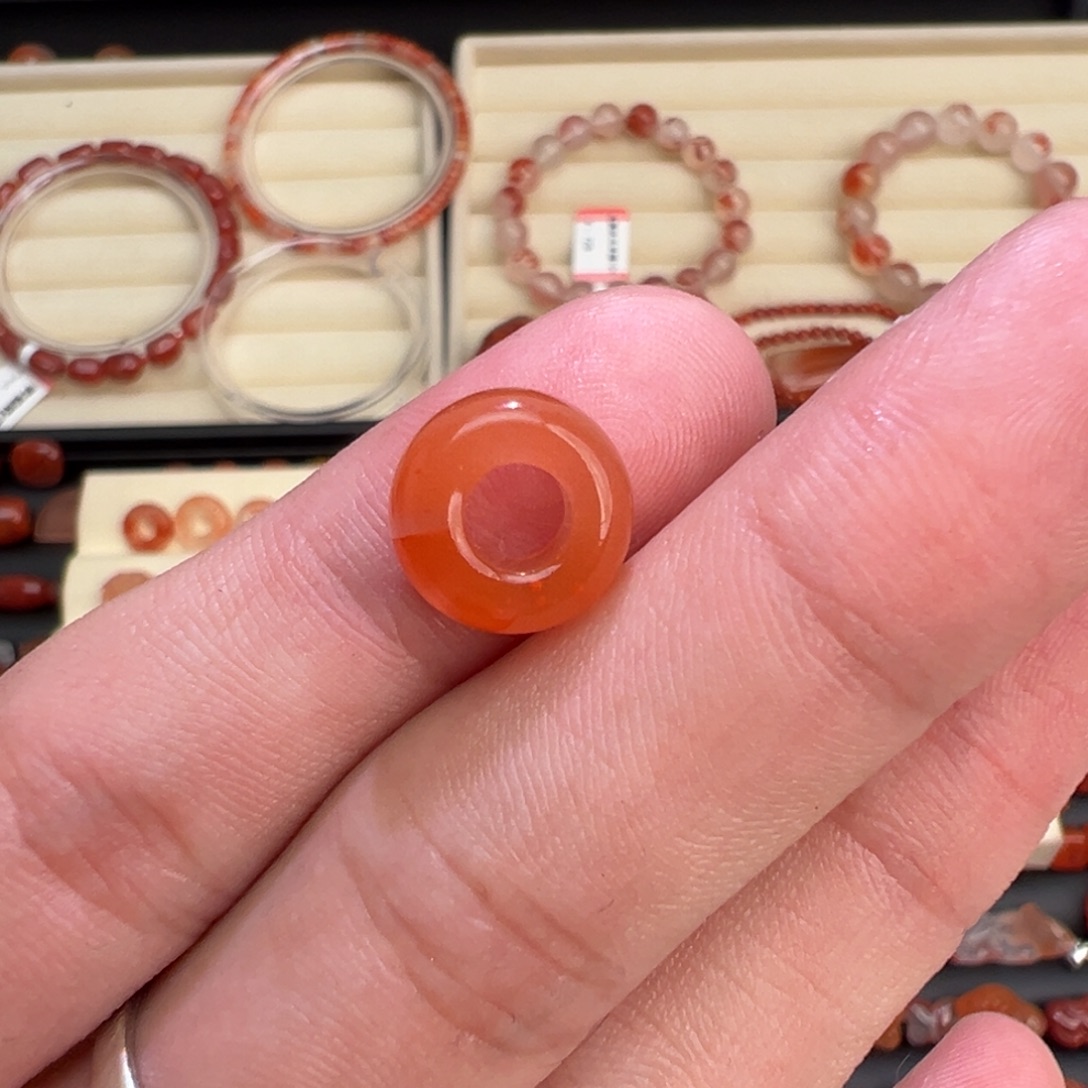 南红玛瑙未镶嵌川料面包圈 